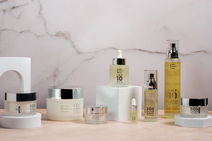 Emotion Skincare SOS en Top 10 assortiment op marmer