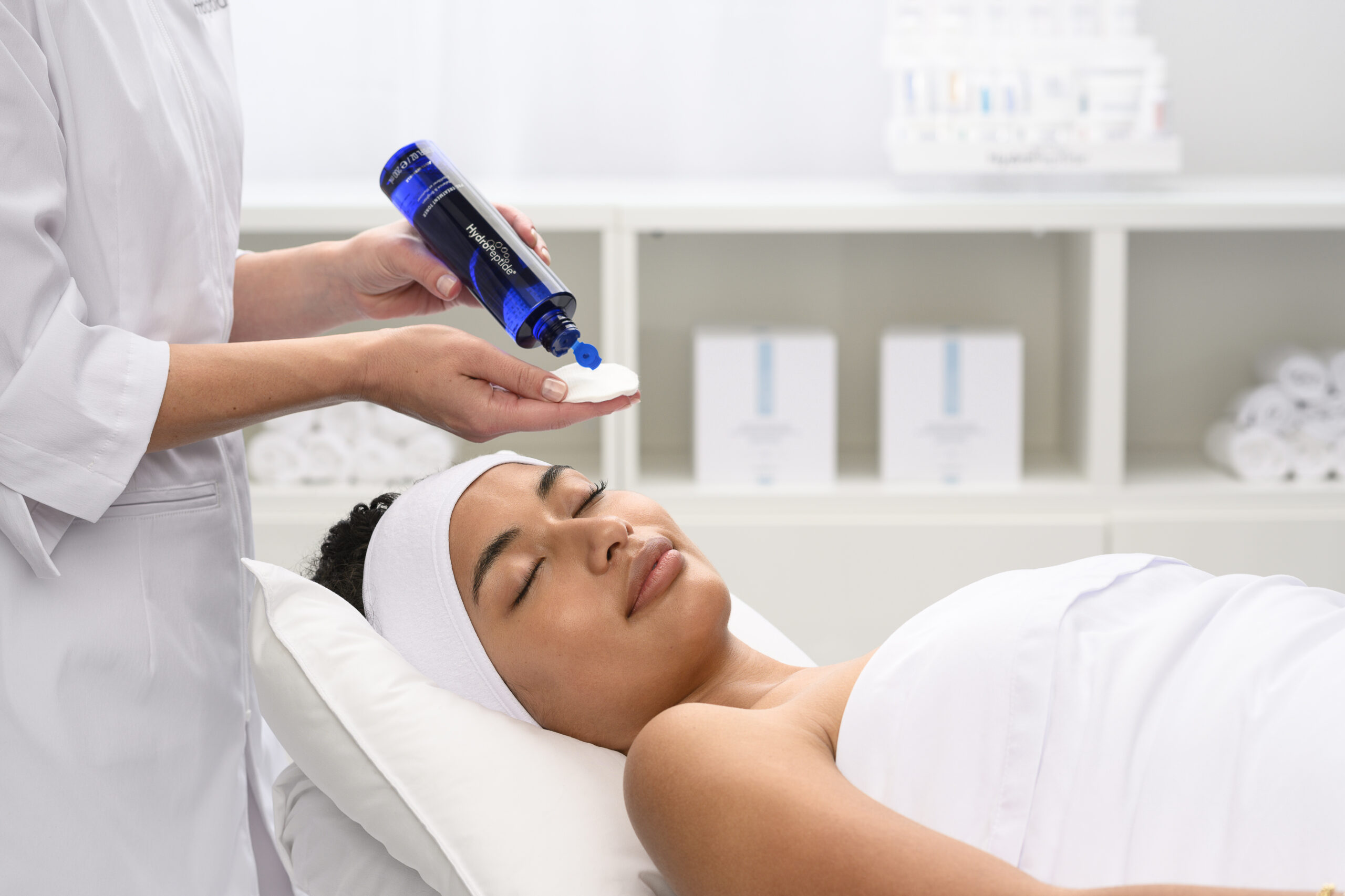 HydroPeptide behandeling met toner